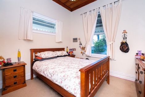 Photo of property in 27 Napier Terrace, Hospital Hill, Napier, 4110