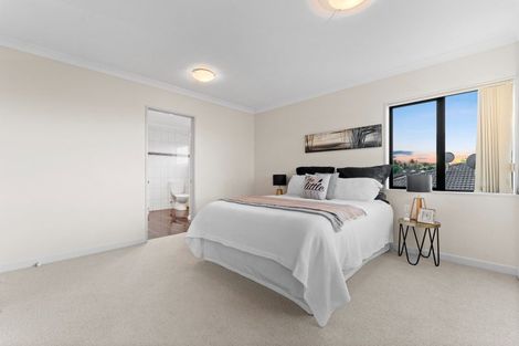 Photo of property in 64 San Valentino Drive, Henderson, Auckland, 0612