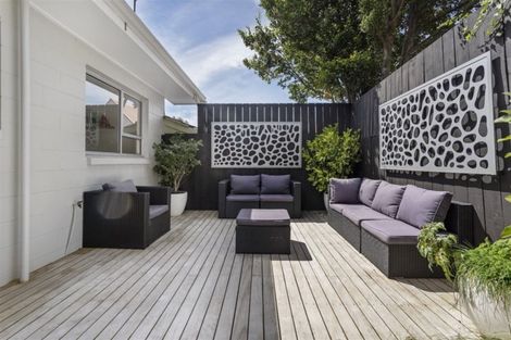 Photo of property in 2/84 Peach Road, Glenfield, Auckland, 0629