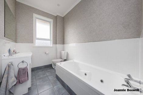 Photo of property in 9 Innes Place, Roslyn, Palmerston North, 4414