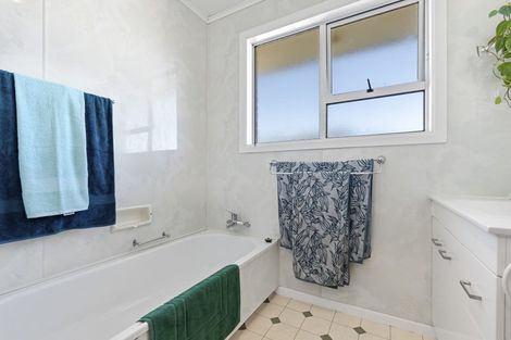 Photo of property in 15 Clifton Drive, Waitara, 4320