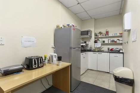 Photo of property in 1/2 College Road, Northcote, Auckland, 0627