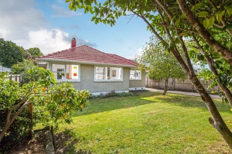 Photo of property in 6 Gill Avenue, Te Atatu Peninsula, Auckland, 0610
