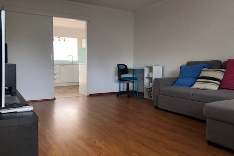 Photo of property in 2/21 Cresta Avenue, Beach Haven, Auckland, 0626