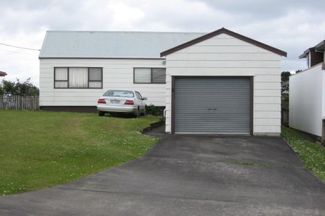 Photo of property in 1446 Whangaparaoa Road, Army Bay, Whangaparaoa, 0930