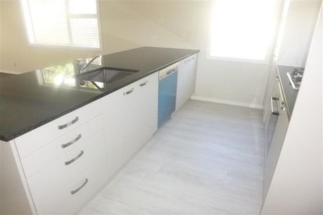 Photo of property in 8/20 Glanmire Road, Newlands, Wellington, 6037