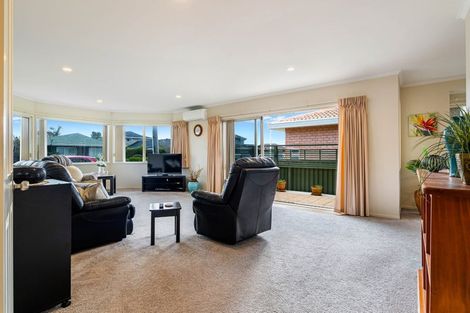 Photo of property in 15 Alice Avenue, Orewa, 0931