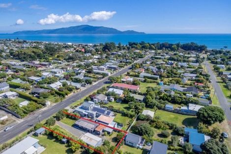 Photo of property in 33 Rauparaha Street, Waikanae Beach, Waikanae, 5036