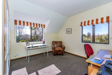 Photo of property in 2/27 Dovedale Avenue, Ilam, Christchurch, 8041