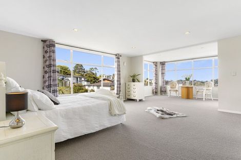 Photo of property in 43 Zara Court, Windsor Park, Auckland, 0632