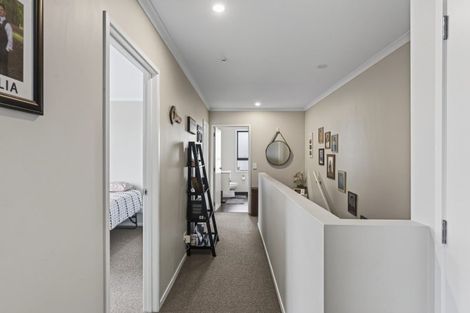 Photo of property in 15 Discovery Place, Marfell, New Plymouth, 4310