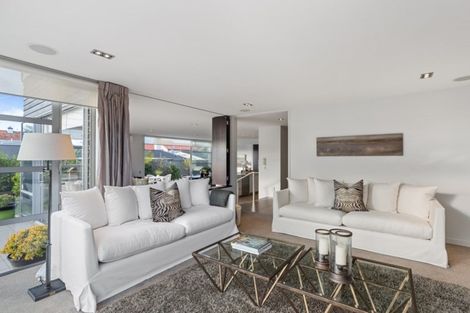 Photo of property in 2a Pierce Road, Milford, Auckland, 0620