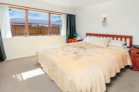 Photo of property in 2/3 Papatahi Place, Henderson, Auckland, 0610