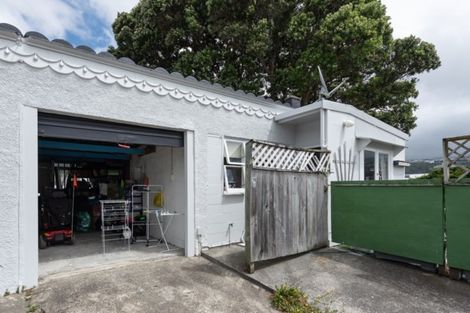 Photo of property in 16 Glendavar Street, Berhampore, Wellington, 6023