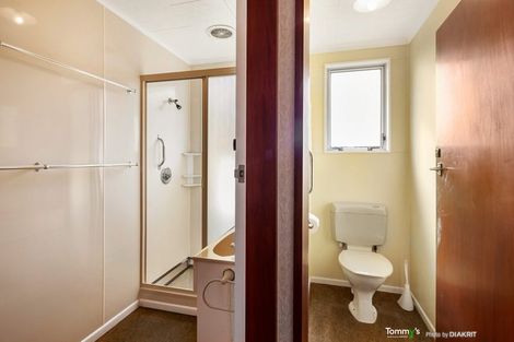 Photo of property in 15 Warrington Grove, Newlands, Wellington, 6037