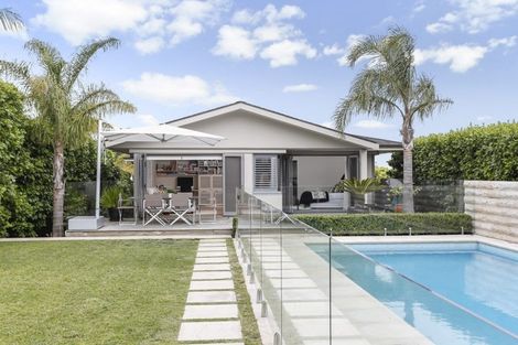 Photo of property in 14 Churchill Road, Murrays Bay, Auckland, 0630