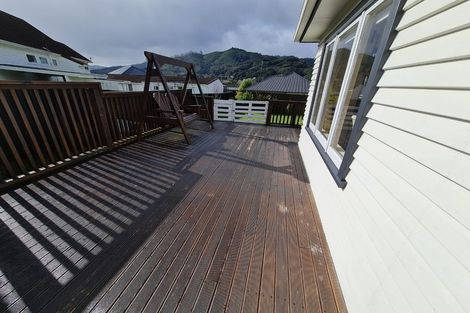 Photo of property in 5 Bledisloe Crescent, Wainuiomata, Lower Hutt, 5014