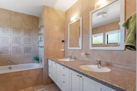 Photo of property in 9 Kotare Place, Sandspit, Warkworth, 0982