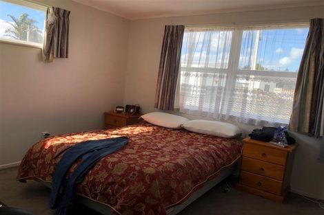 Photo of property in 16 Tironui Station Road East, Papakura, 2112