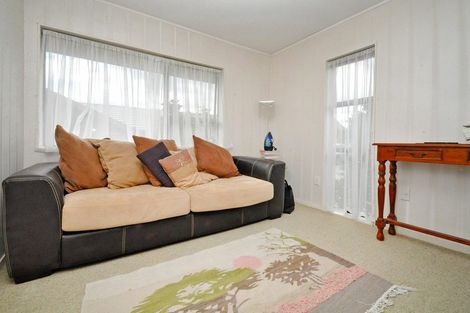 Photo of property in 2/288 Queen Street, Pukekohe, 2120