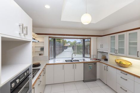 Photo of property in 16 Kent Lodge Avenue, Avonhead, Christchurch, 8042