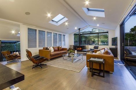 Photo of property in 41 Milford Road, Milford, Auckland, 0620