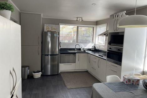 Photo of property in 10 Granville Drive, Massey, Auckland, 0614