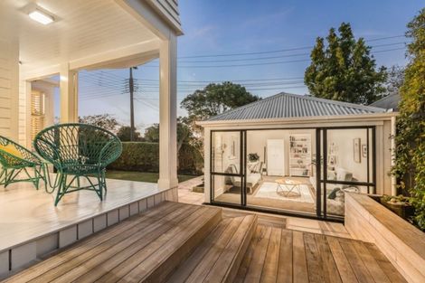 Photo of property in 5 Turnbull Road, Narrow Neck, Auckland, 0624