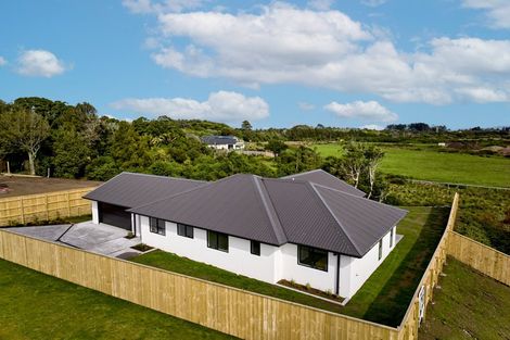 Photo of property in 6 Pihoihoi Close, Waikanae, 5036