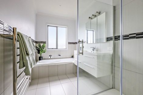 Photo of property in 9 Ohau Place, Poraiti, Napier, 4112