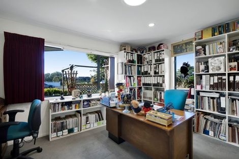 Photo of property in 3 Karina Road, Merrilands, New Plymouth, 4312