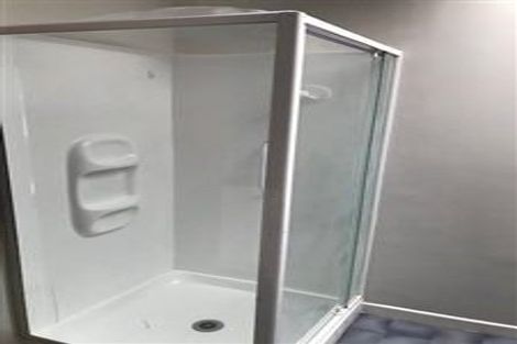 Photo of property in 1/148 Queen Street, Northcote Point, Auckland, 0627