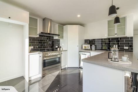 Photo of property in 122 Mccormacks Bay Road, Redcliffs, Christchurch, 8081