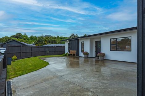 Photo of property in 1 Serenity Crescent, Kelvin Grove, Palmerston North, 4414
