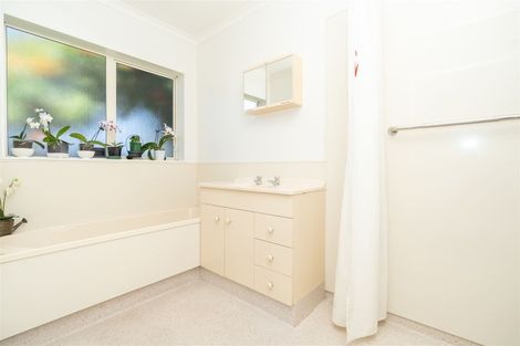 Photo of property in 60 Waiwherowhero Drive, St Andrews, Hamilton, 3200