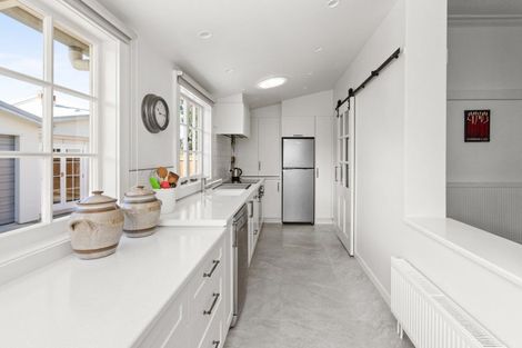 Photo of property in 8 Latham Street, Napier South, Napier, 4110