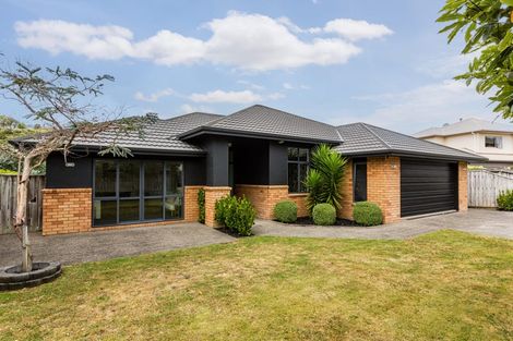 Photo of property in 8 Tararua Close, Aotea, Porirua, 5024