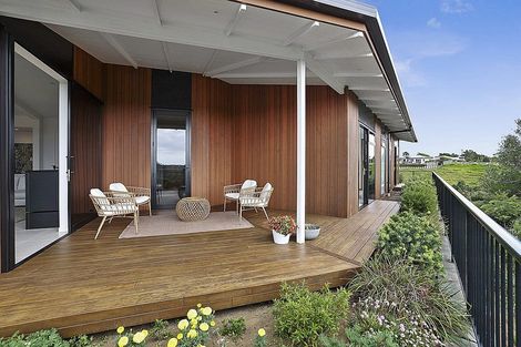 Photo of property in 17 Manurau Crescent, Merrilands, New Plymouth, 4312