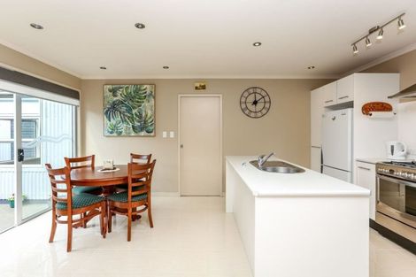 Photo of property in 32b Gilbert Street, New Plymouth, 4310