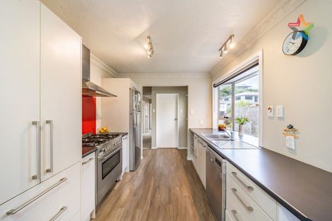 Photo of property in 32 Invercargill Drive, Kelson, Lower Hutt, 5010