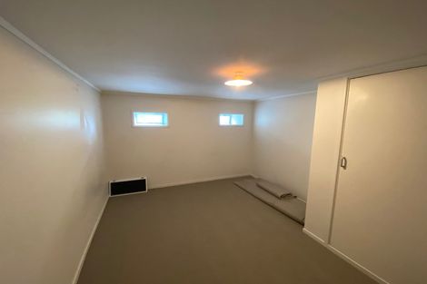 Photo of property in 8 Speedy Crescent, Hillcrest, Auckland, 0627