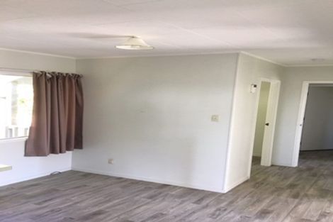 Photo of property in 1/23 Santiago Crescent, Unsworth Heights, Auckland, 0632