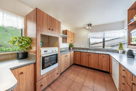 Photo of property in 10 Ordley Grove, Tawa, Wellington, 5028
