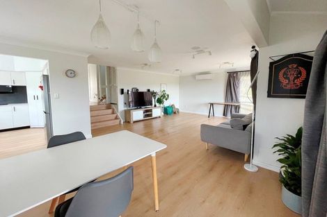 Photo of property in 3/90 Aberdeen Road, Campbells Bay, Auckland, 0620