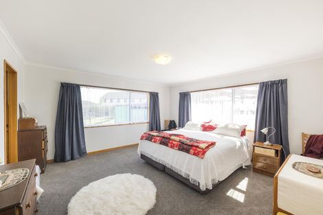 Photo of property in 61 Turitea Road, Fitzherbert, Palmerston North, 4472