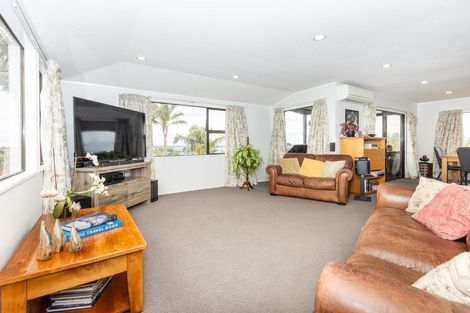 Photo of property in 27 Russleigh Drive, Dinsdale, Hamilton, 3204