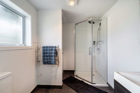 Photo of property in 52 Ayton Drive, Totara Vale, Auckland, 0629