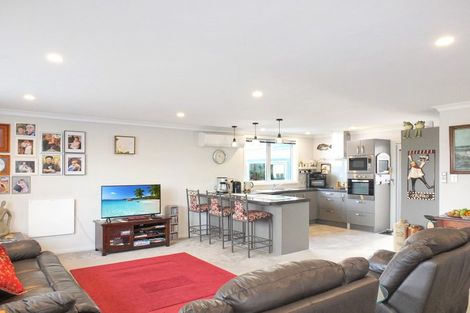 Photo of property in 28 Ladys Mile, Foxton, 4814