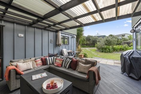 Photo of property in 13 Sylvia Way, Te Horo Beach, Otaki, 5581