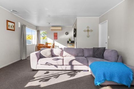 Photo of property in 2/17 Atherfold Crescent, Greenmeadows, Napier, 4112